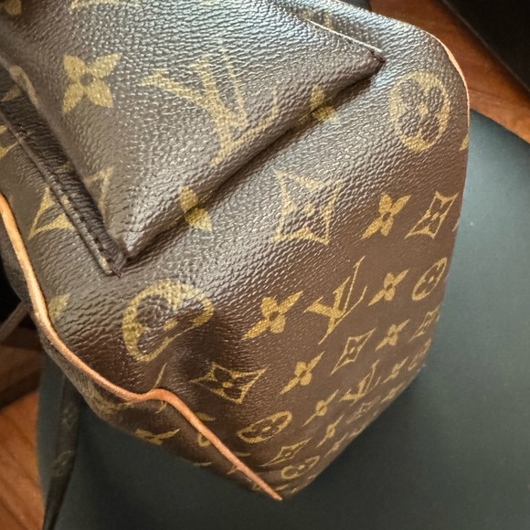 LOUIS VUITTON
Monogram Canvas Excentri-Cite Bag with strap - Picture 13 of 17